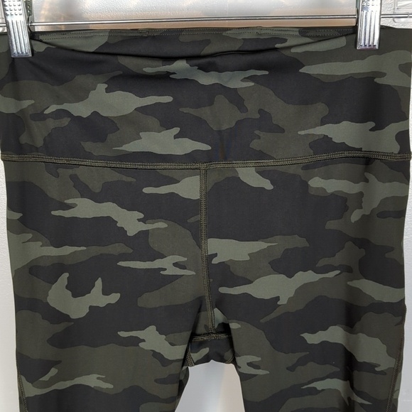 Athleta Ultimate 7/8 Tight - Picture 2 of 11